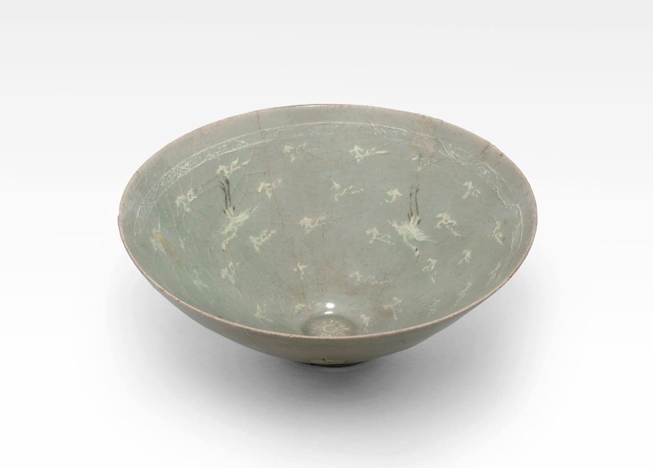 Bowl with Cranes, Clouds, and Chrysanthemums Design