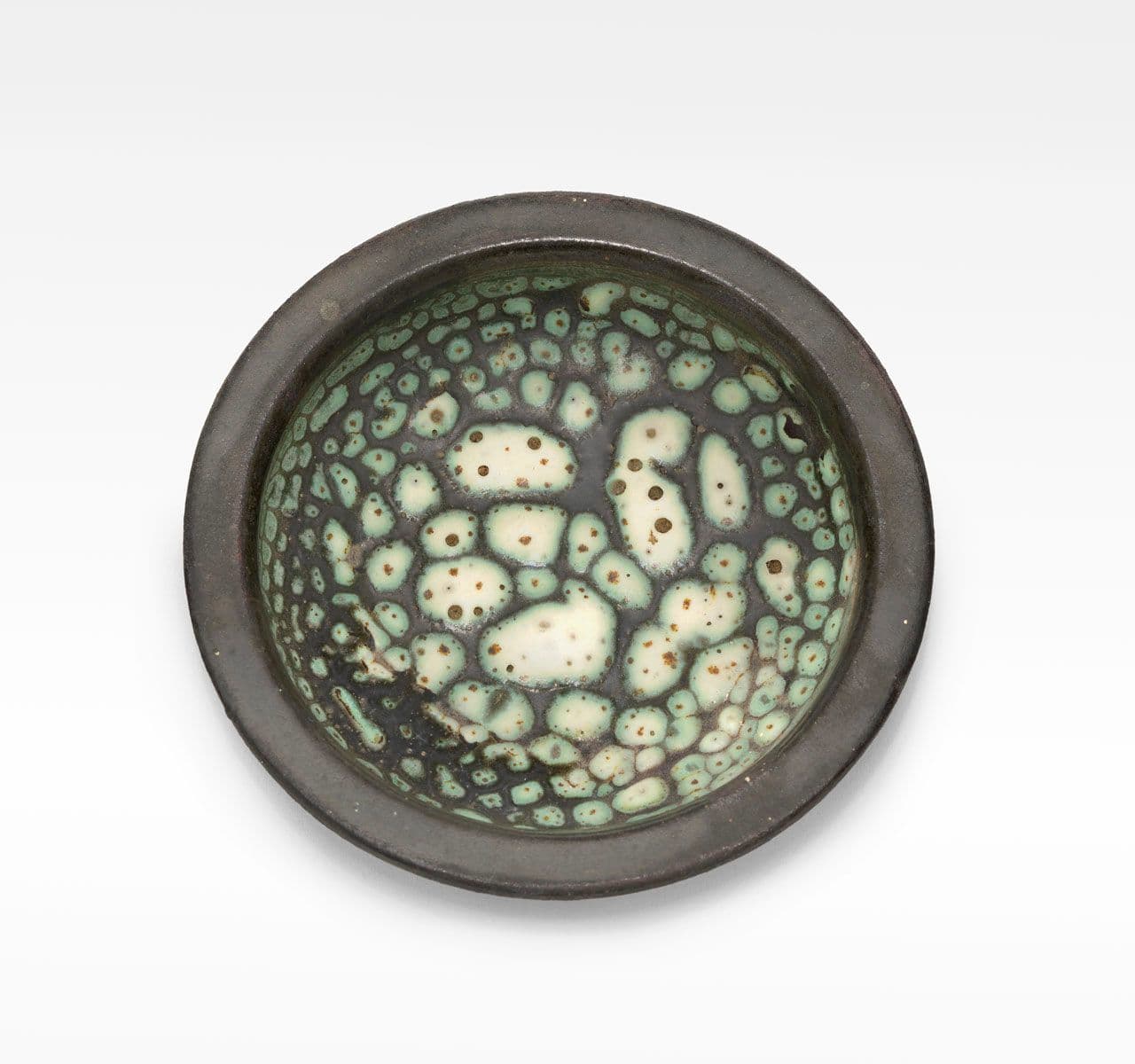 Small Mottled-Glaze Plate
Mary Tuthill Lindheim
20th Century
2010.44.1 Small Mottled-Glaze Plate