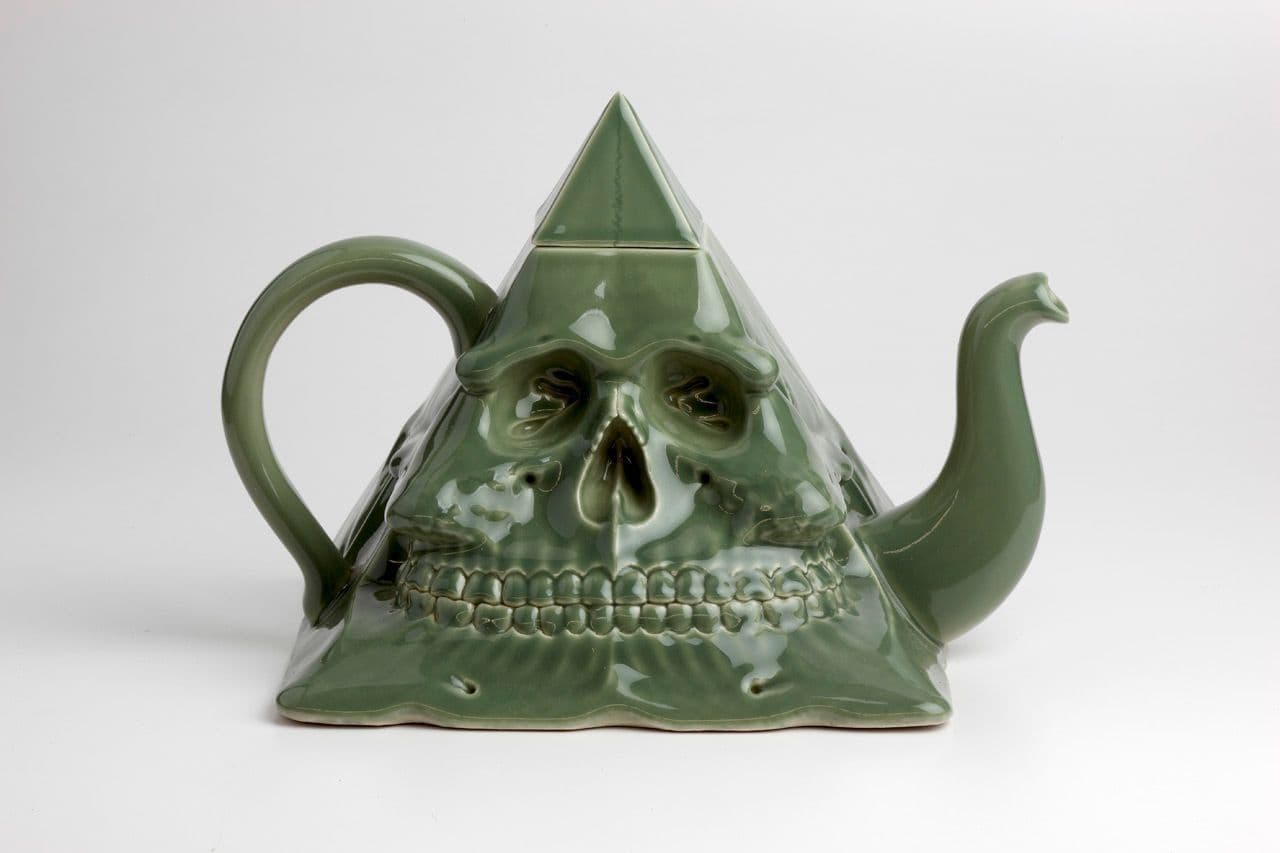 Skull Teapot
Richard Notkin
20th Century
1991.19.10.a-.b Skull Teapot