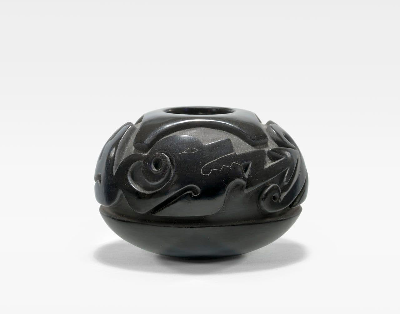 Carved Blackware Miniature Jar
Sergio Lugo
20th Century,21st Century
2021.119.16 Carved Blackware Miniature Jar