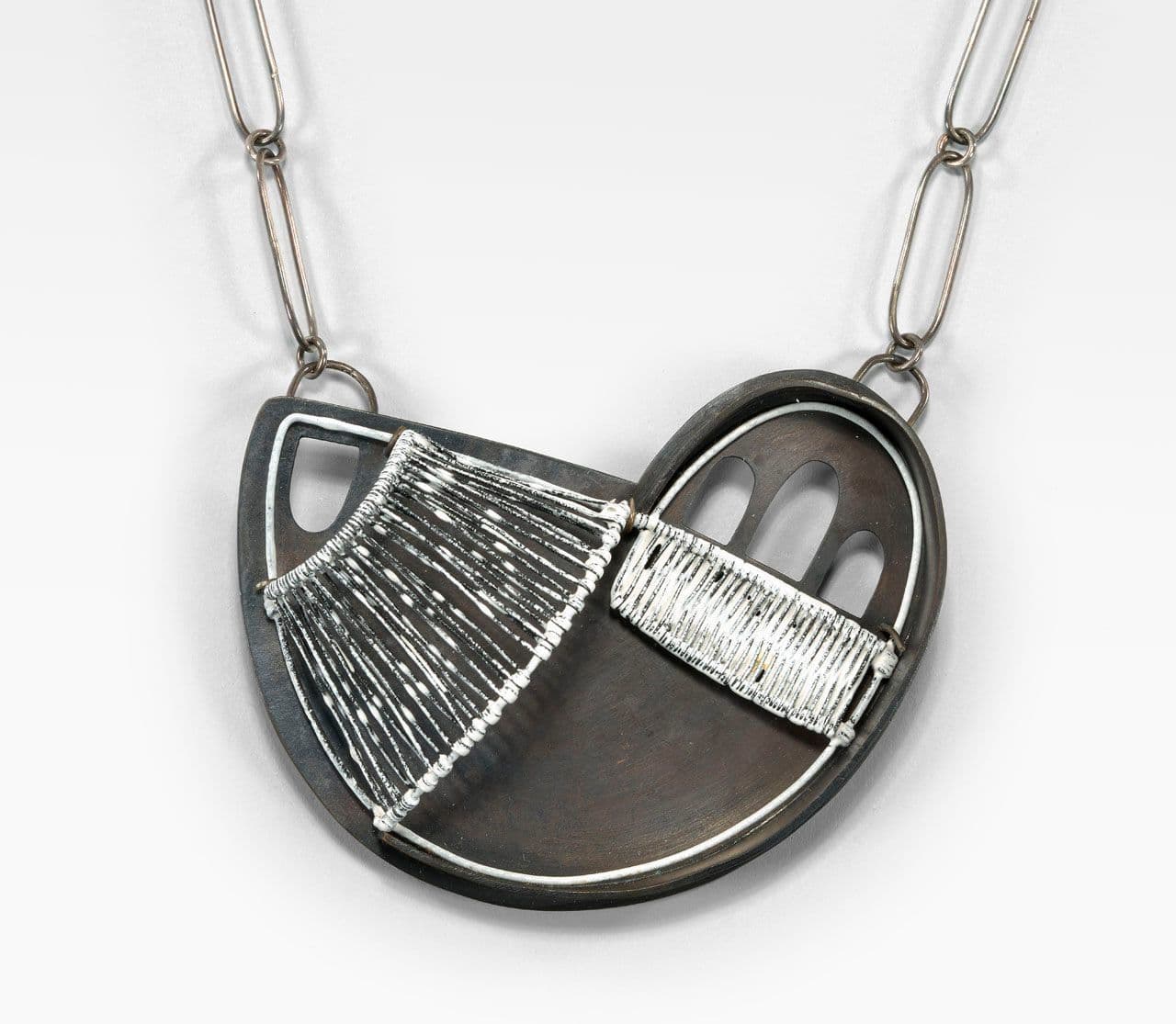 Archways Up & Down Necklace
Jennifer Wells
21st Century
2021.85.190 Archways Up & Down Necklace
Jennifer Wells
21st Century
2021.85.190