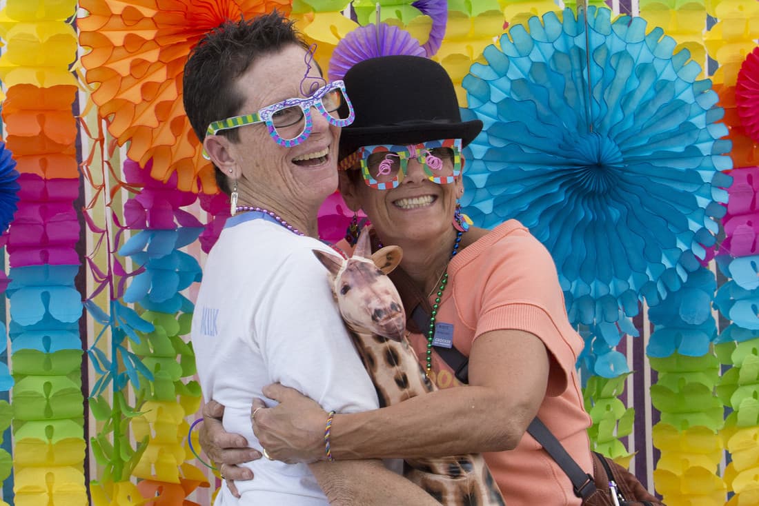 Image: ArtMix > Adults having fun Image: ArtMix > Adults having fun